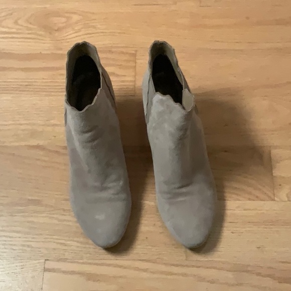 Vaneli Women’s ankle boots, size 7N - Picture 3 of 8